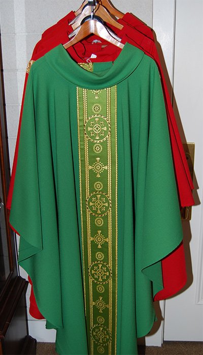 catholic priests vestments